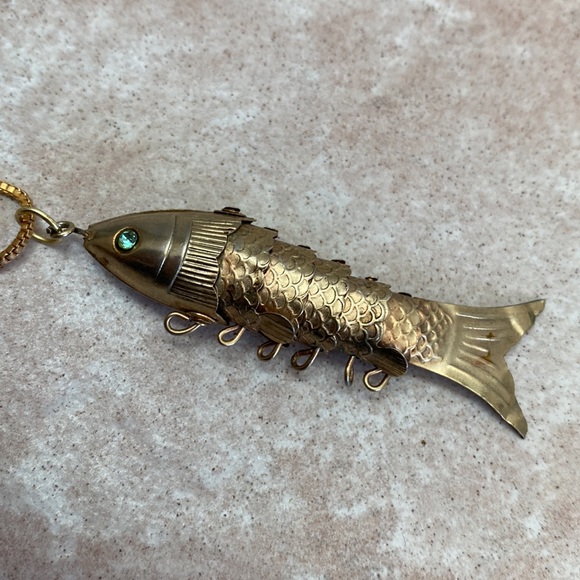 Unsigned Vintage Gold Tone Fish Pendant - Picture 3 of 5